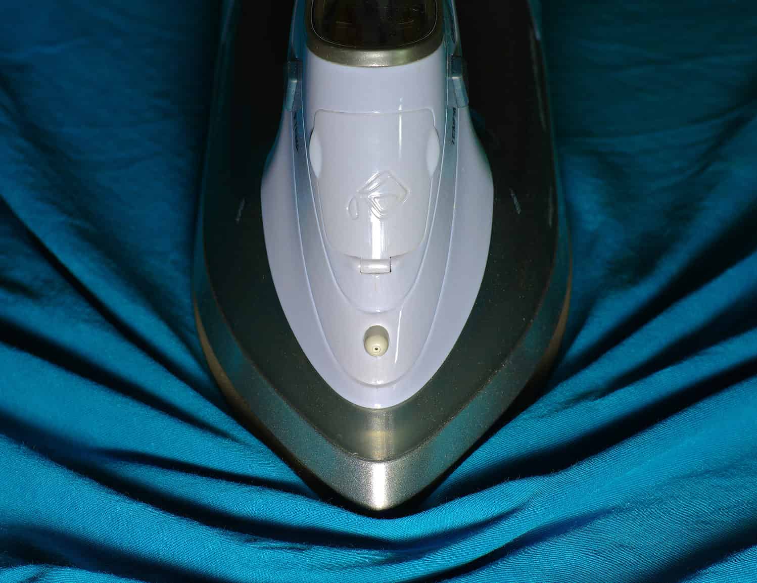 Steam iron for clothing and fabric pressing, ideal for professional laundry and home ironing tasks.